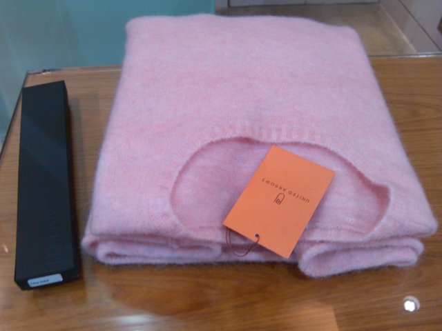 ディストリクトUAのセールで購入したピンクのセーター